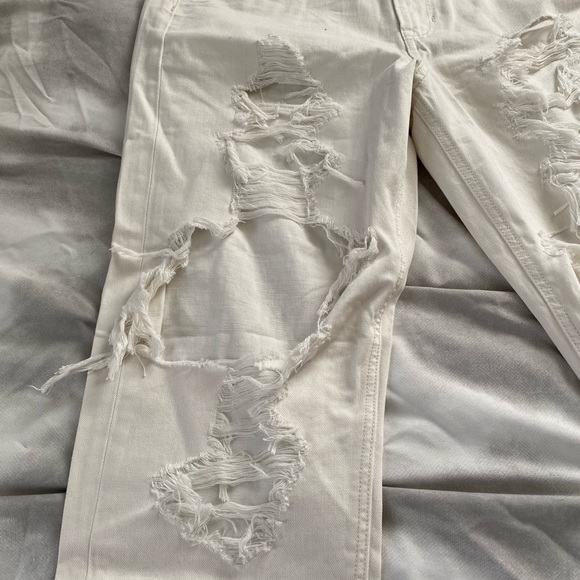 American Eagle ripped 90s boyfriend jeans - Picture 9 of 15